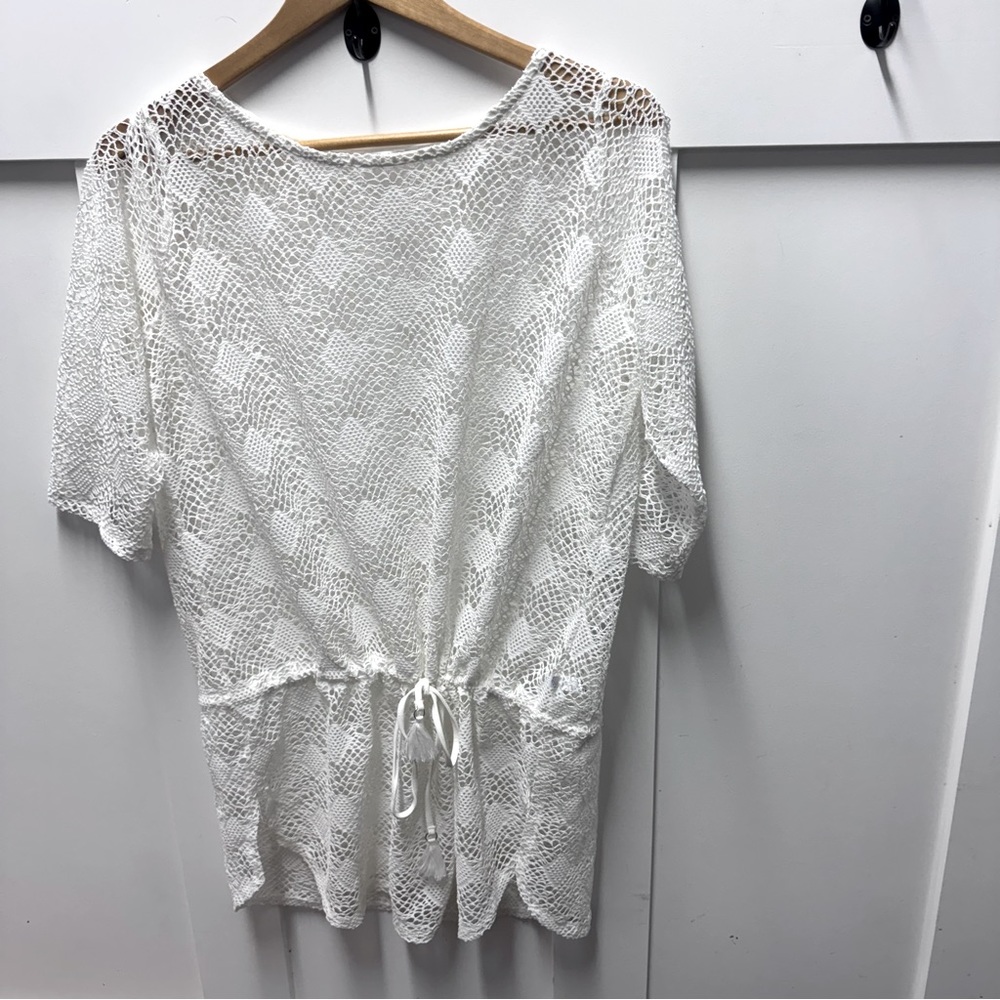 La vie en Rose white crochet swim cover up size M